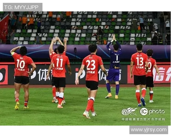 中超足球赛事精彩纷呈各队争夺冠军荣耀与球迷热情共舞